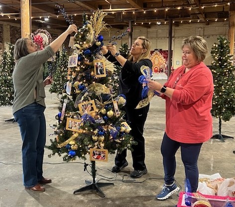 Jodi, kay and Dawn decorated Rotary Tree at Manchester Mill 2024.jpg