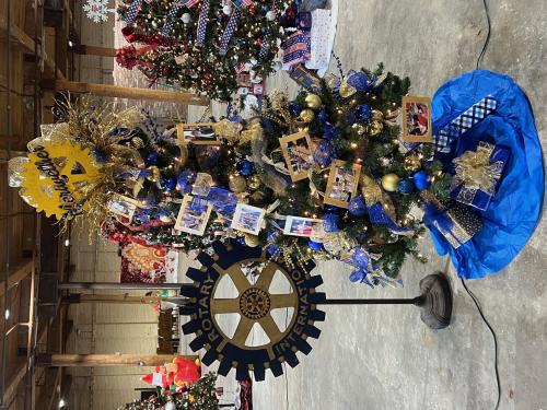 Rotary Christmas Tree at Manchester Mill 2024 with Wheel.jpg